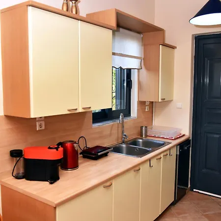 Eliza 2 Bedroom Sunny House With Sea View * Mourteri