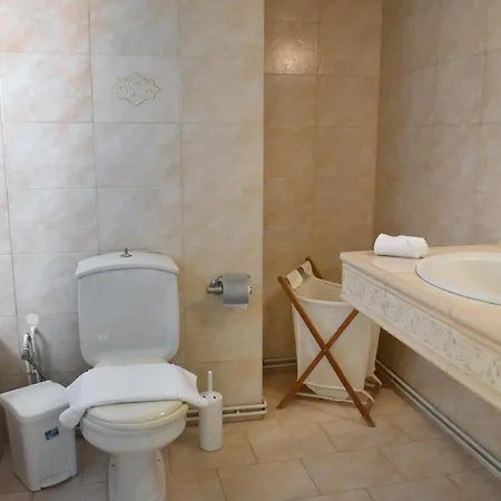 Eliza 2 Bedroom Sunny House With Sea View