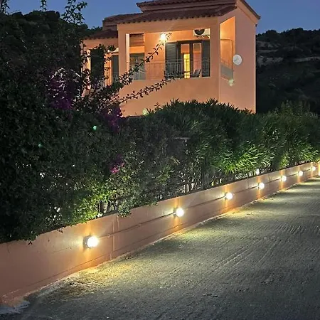 Eliza 2 Bedroom Sunny House With Sea View *