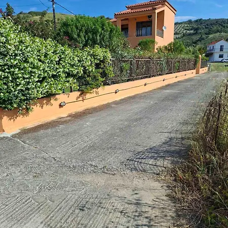Eliza 2 Bedroom Sunny House With Sea View