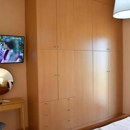 Eliza 2 Bedroom Sunny House With Sea View