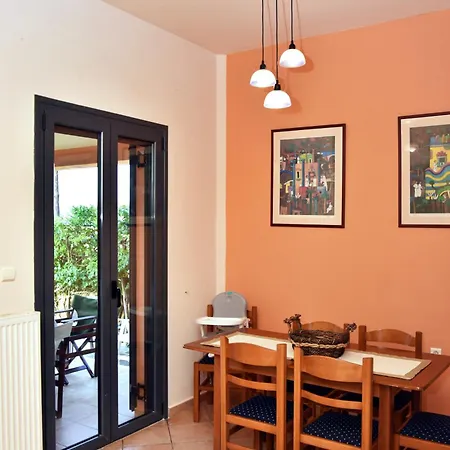 Eliza 2 Bedroom Sunny House With Sea View