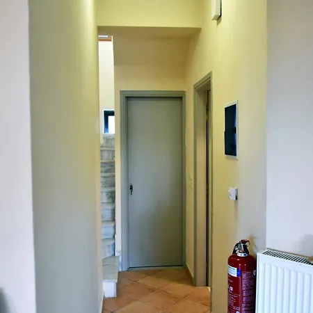 Eliza 2 Bedroom Sunny House With Sea View * Mourteri